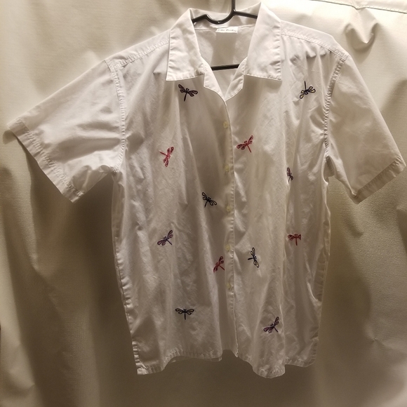 Bobbie Brooks Tops - EUC Bobbie Brooks dragonfly embroidered white button down